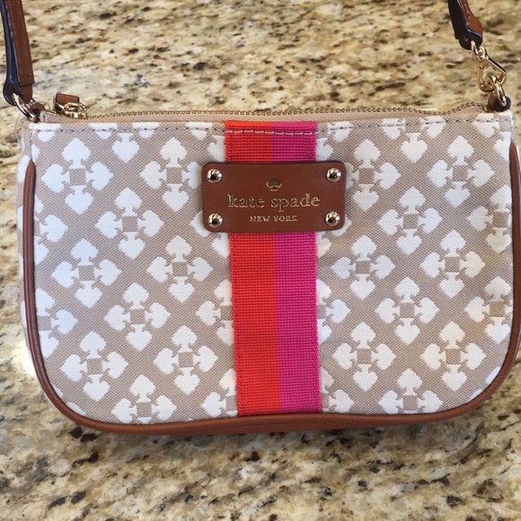 kate spade Handbags - Kate Spade wristlet